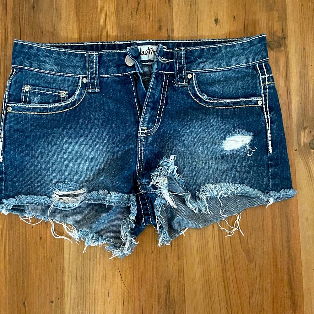 Day trip Capricorn shorts